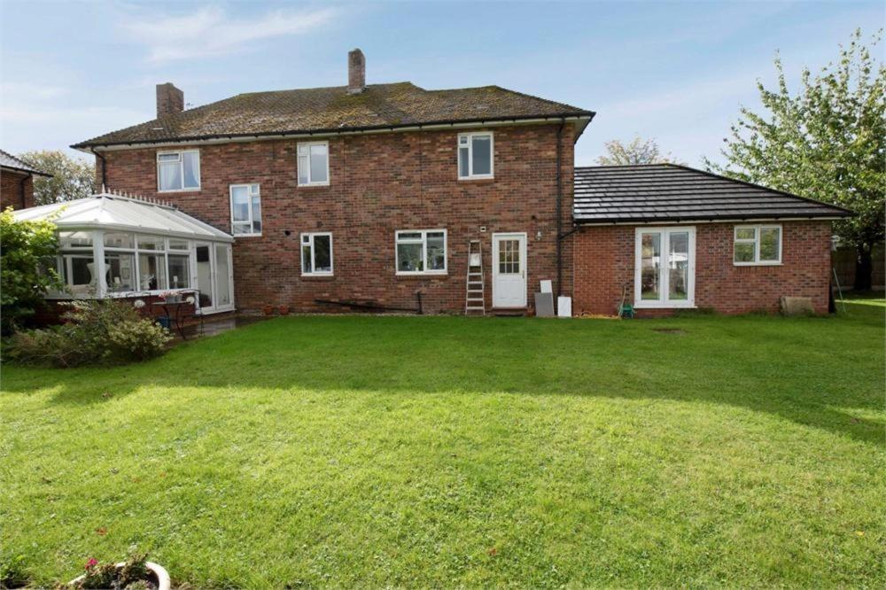 Near Chester, Hawarden Exterior foto
